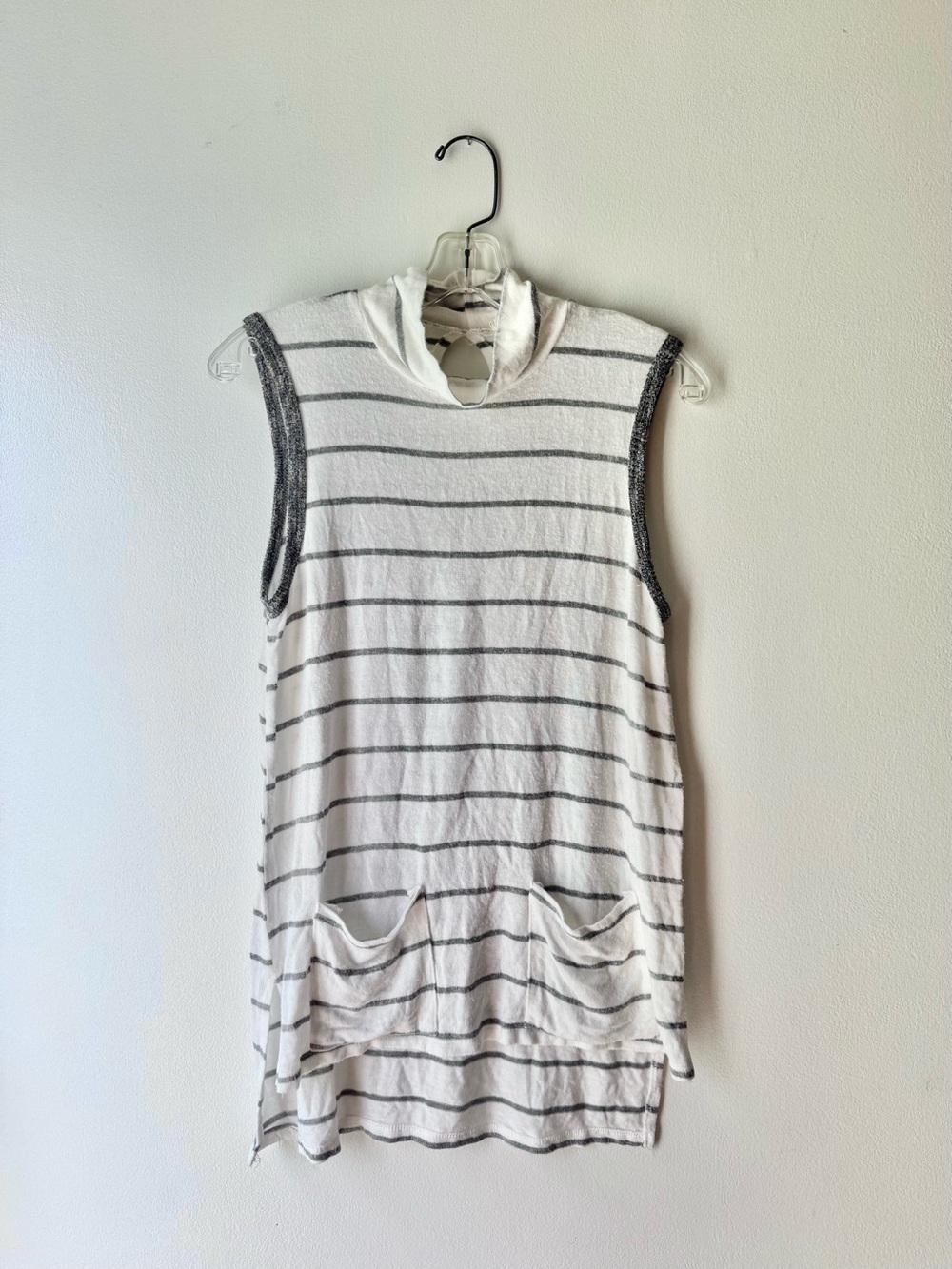 Lazy Sundays White & Grey Stripped sleeveless turtleneck tunic size small